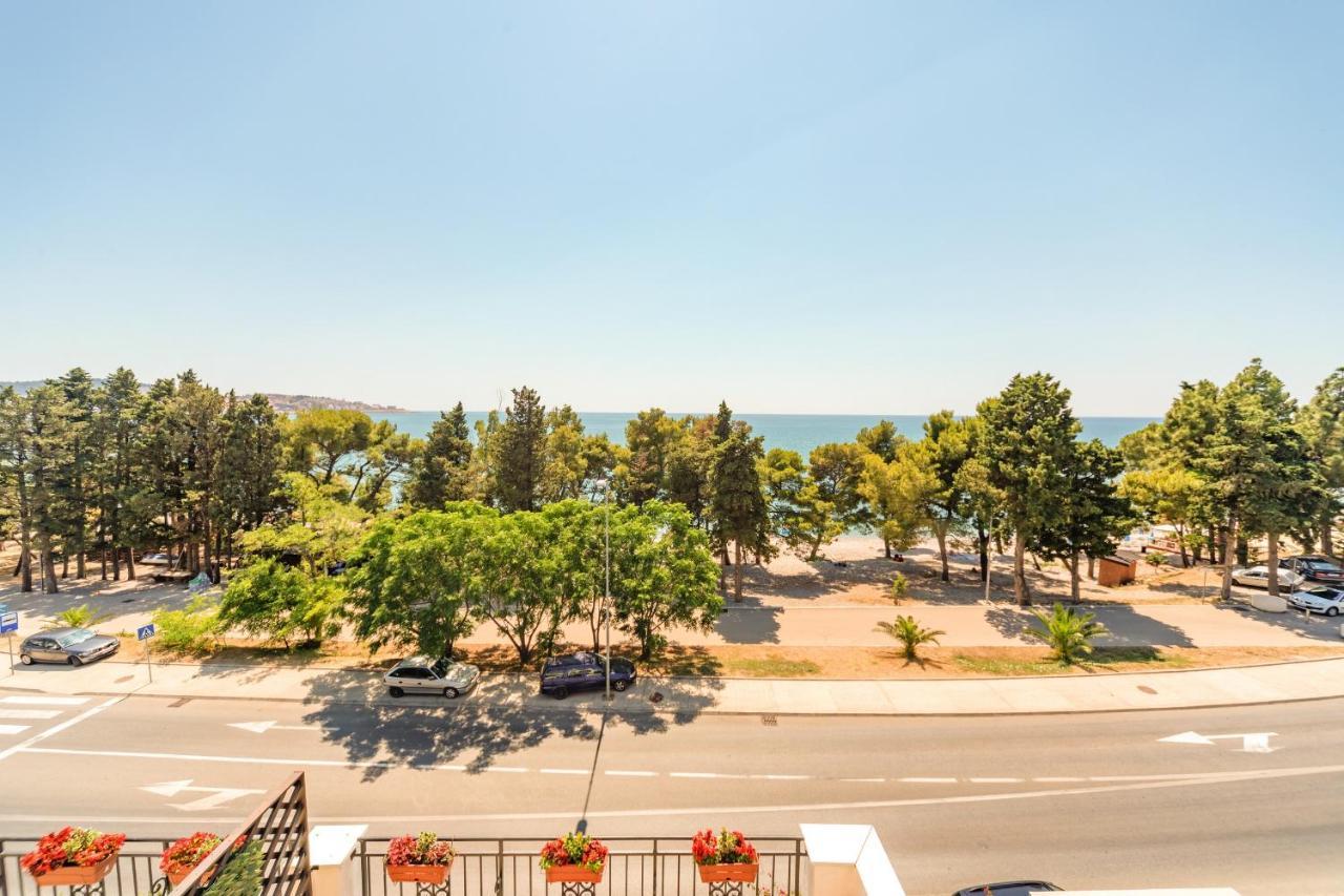 Mika'S Seaview Apartments Bar Luaran gambar