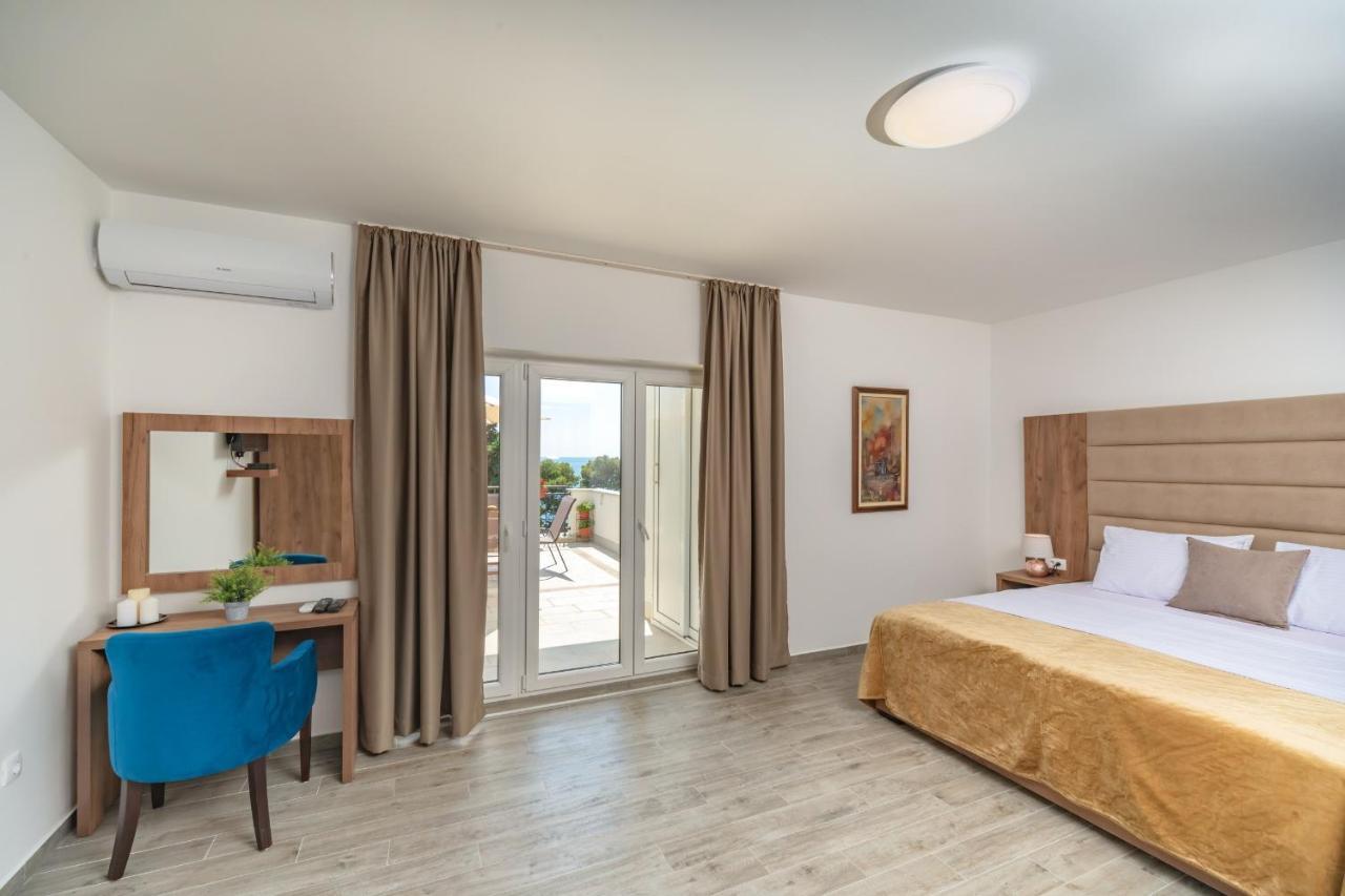 Mika'S Seaview Apartments Bar Luaran gambar