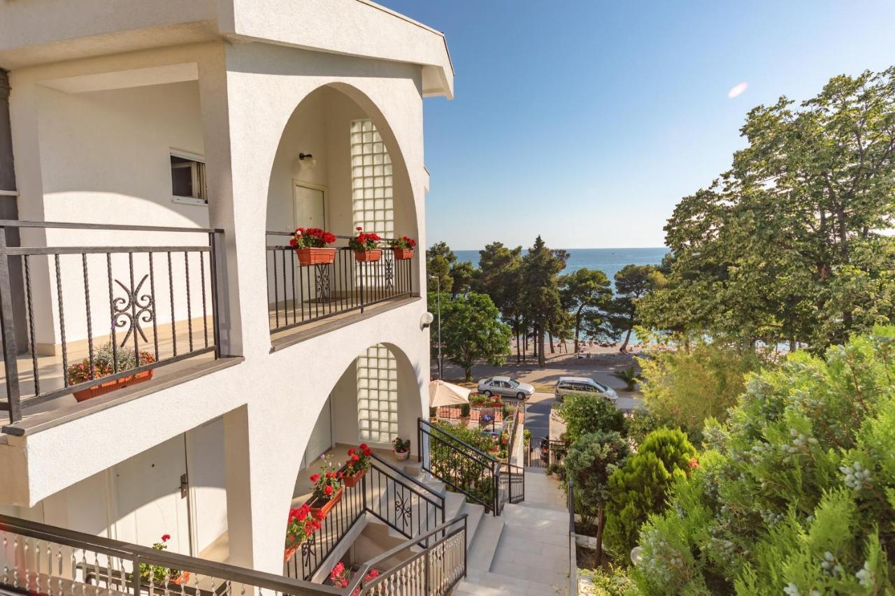 Mika'S Seaview Apartments Bar Luaran gambar