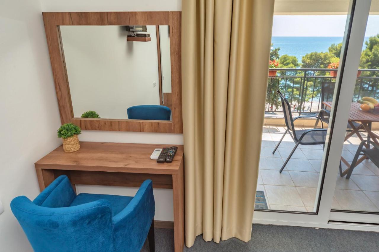 Mika'S Seaview Apartments Bar Bilik gambar