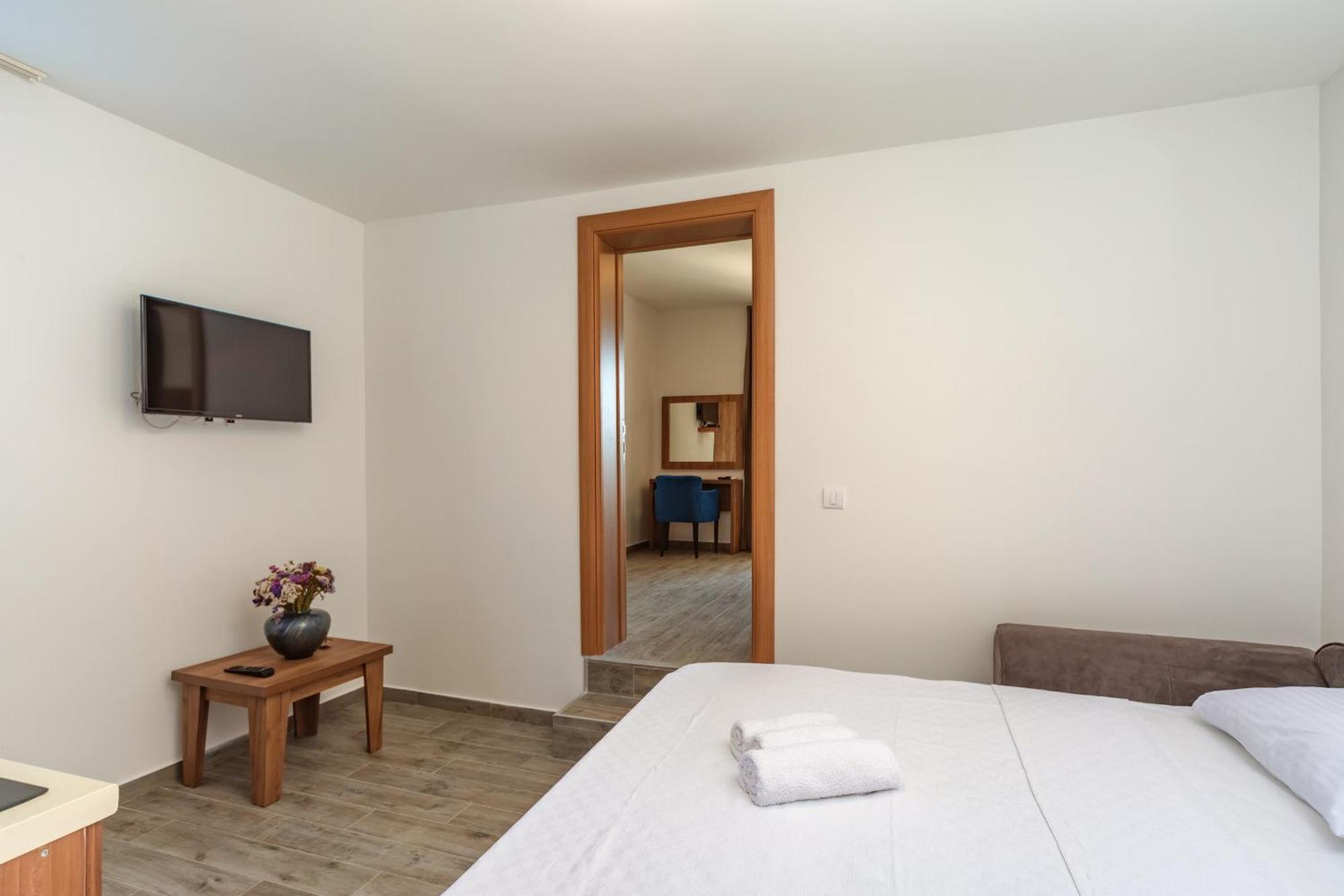 Mika'S Seaview Apartments Bar Luaran gambar