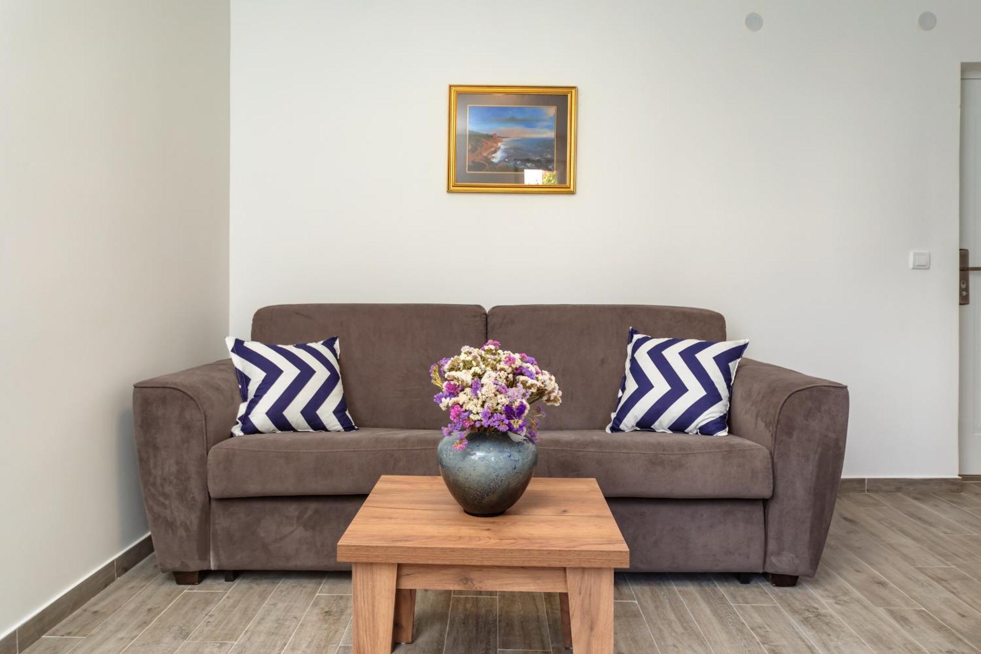 Mika'S Seaview Apartments Bar Bilik gambar