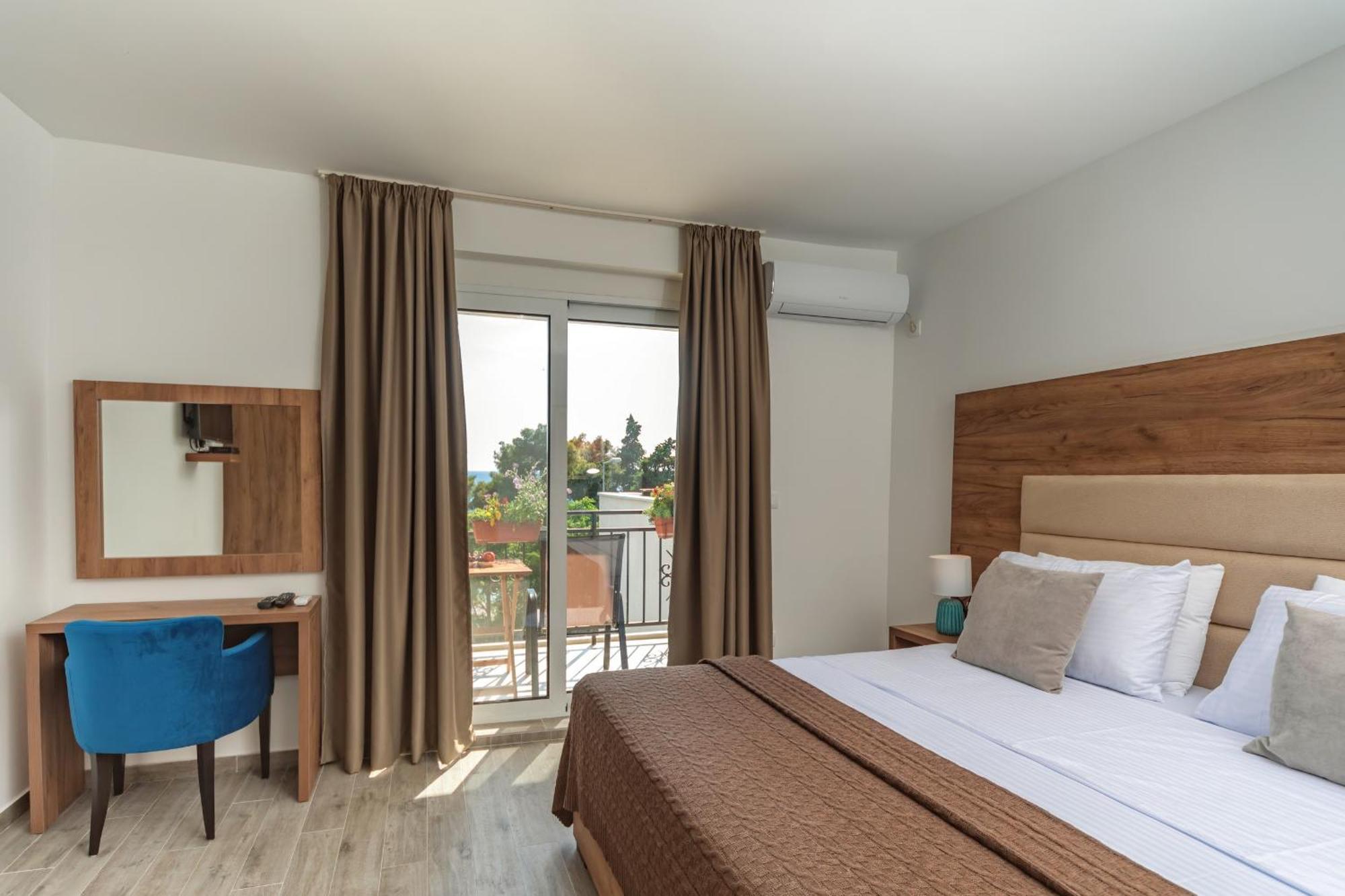 Mika'S Seaview Apartments Bar Bilik gambar