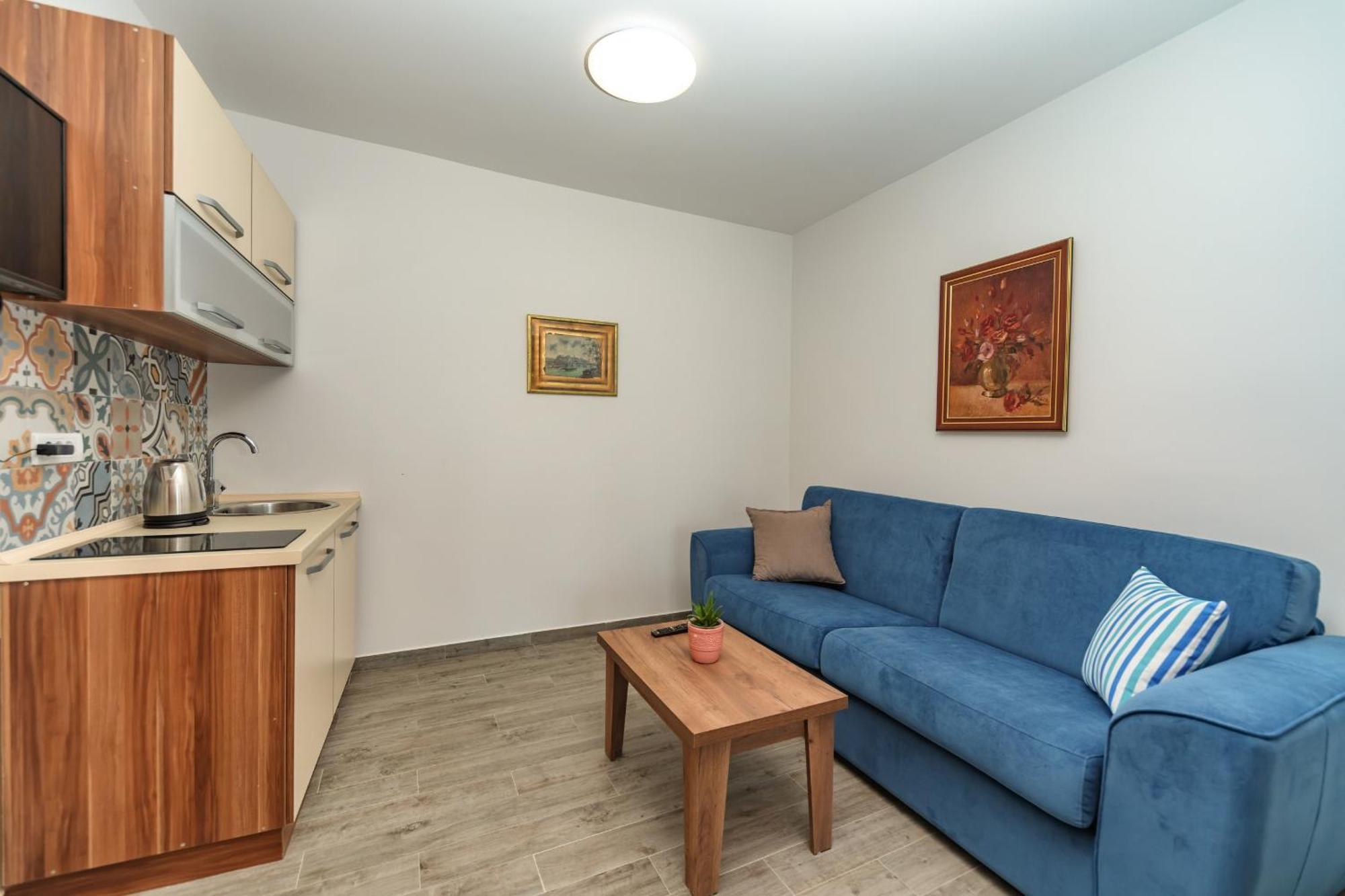 Mika'S Seaview Apartments Bar Bilik gambar