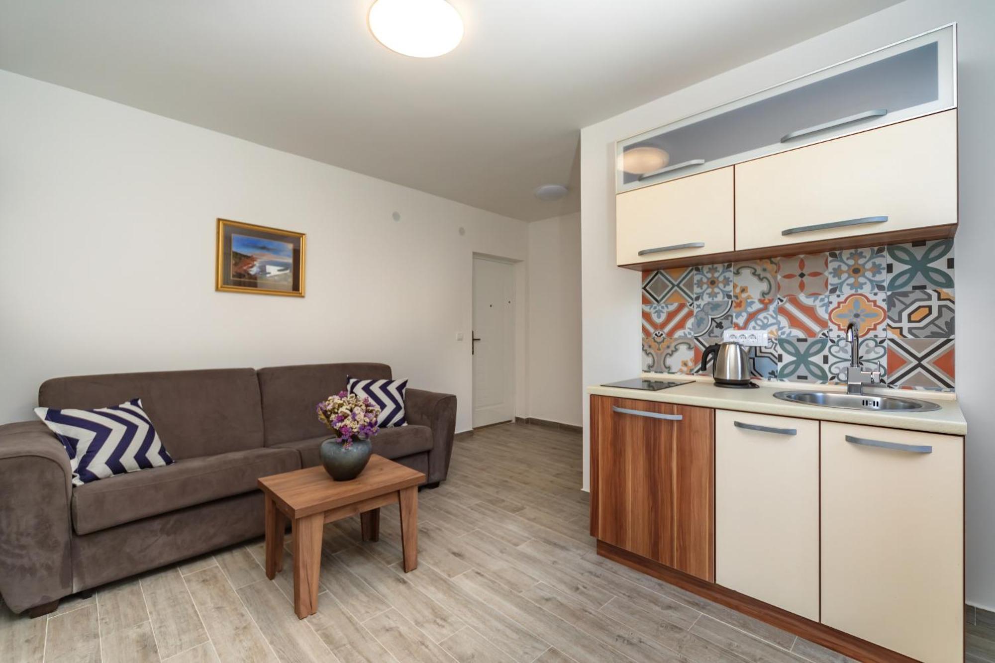 Mika'S Seaview Apartments Bar Bilik gambar
