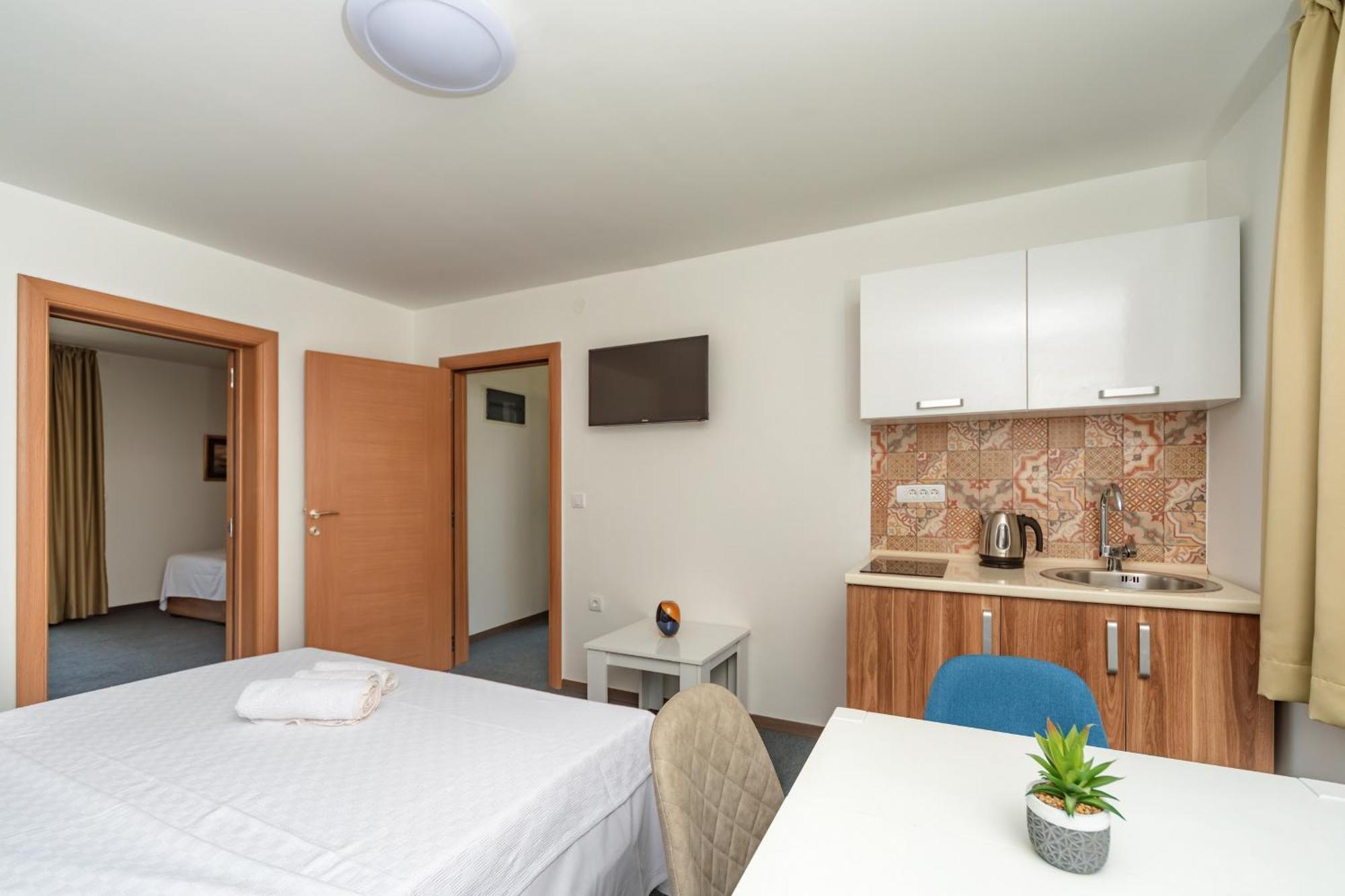 Mika'S Seaview Apartments Bar Luaran gambar