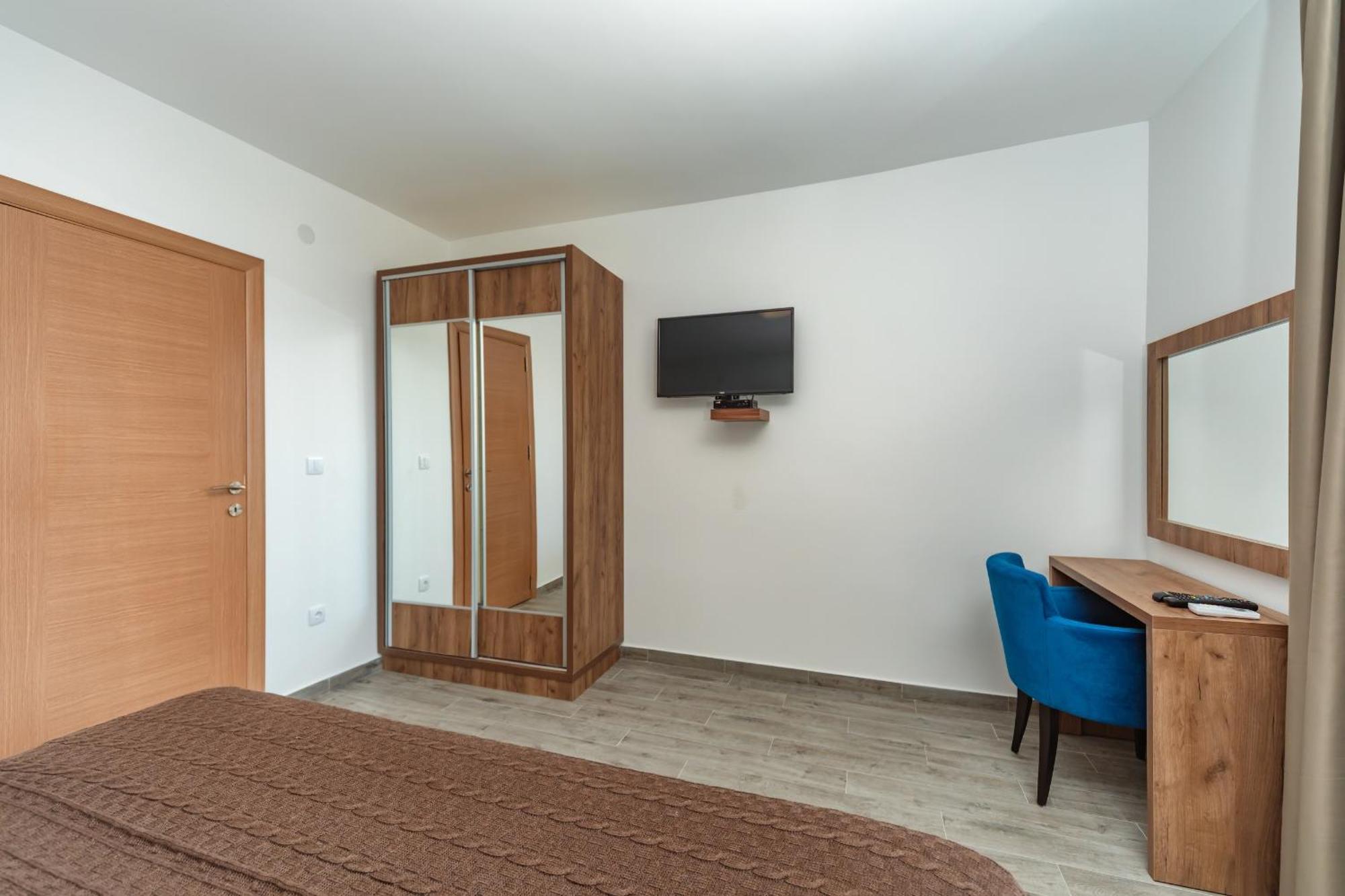 Mika'S Seaview Apartments Bar Bilik gambar